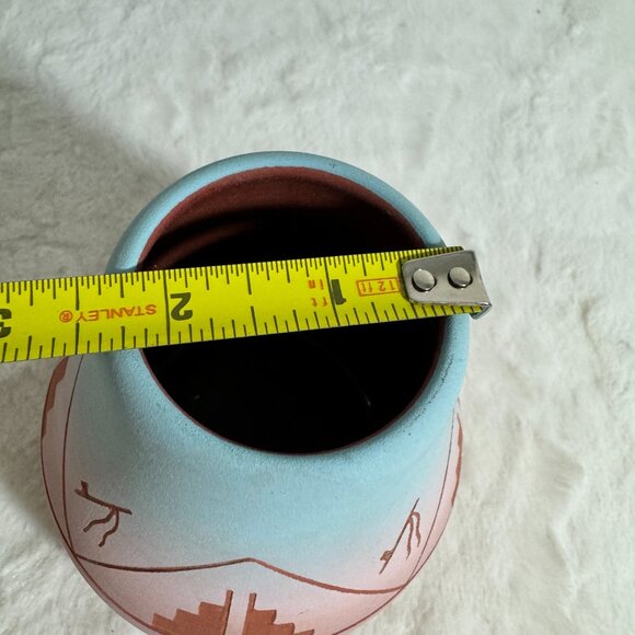 Native American Sioux Etched Pottery Vase signed S. Thunder  7/Sioux - Picture 7 of 7